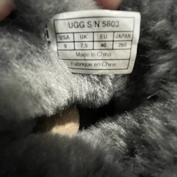 UGG BAILEY BUTTON II GREY GRAY WATER RESISTANT BOOT USA 9 / EU 40 / UK 7.5 - Picture 7 of 8